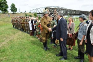 2012 r., Tczew. Inscenizacja obrony mostów tczewskich w ramach oficjalnych obchodów 73. rocznicy wybuchu II wojny światowej